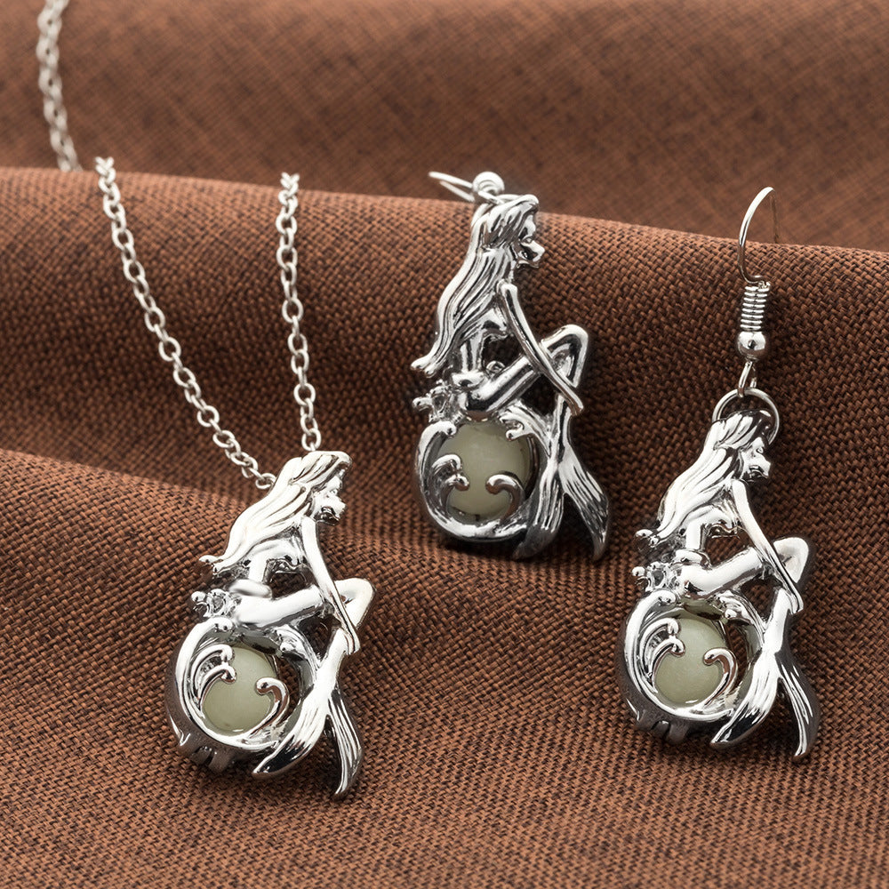 Luminous Mermaid Pendant - DATNEWDRIP
