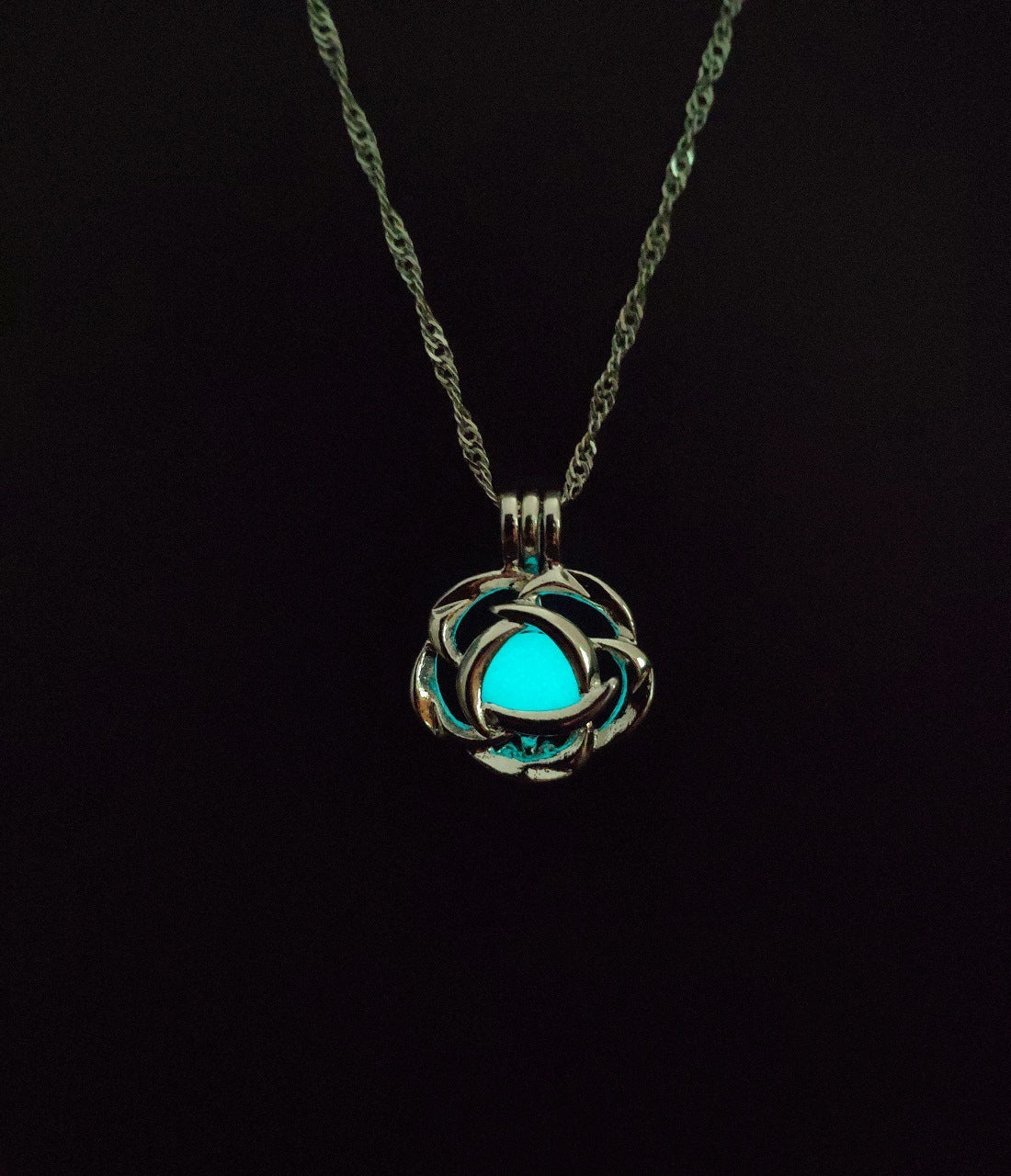 Luminous Rose Pendant - DATNEWDRIP