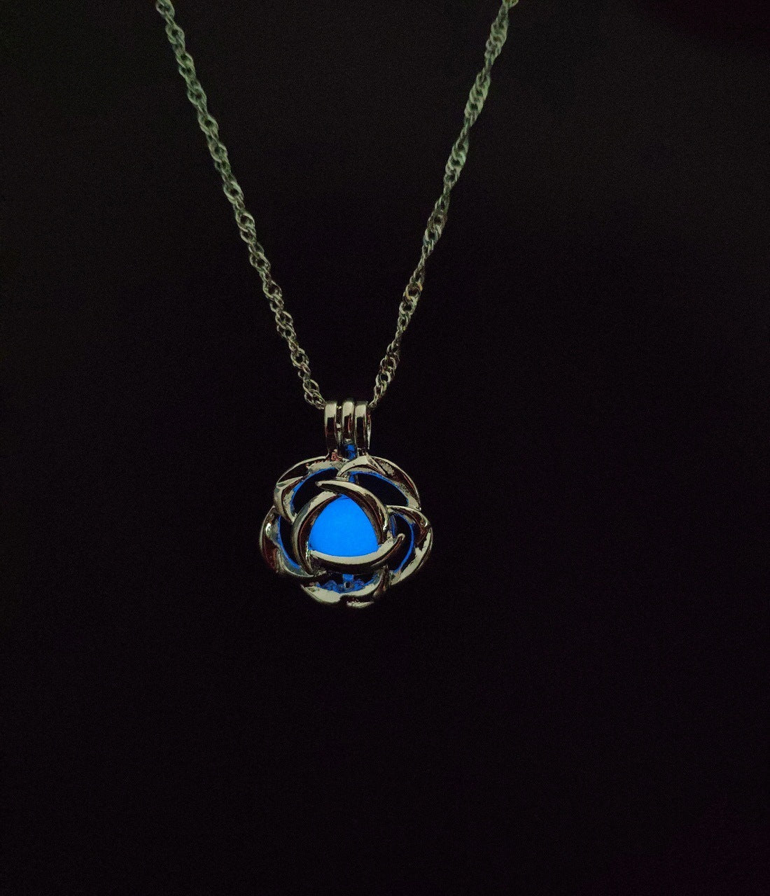 Luminous Rose Pendant - DATNEWDRIP