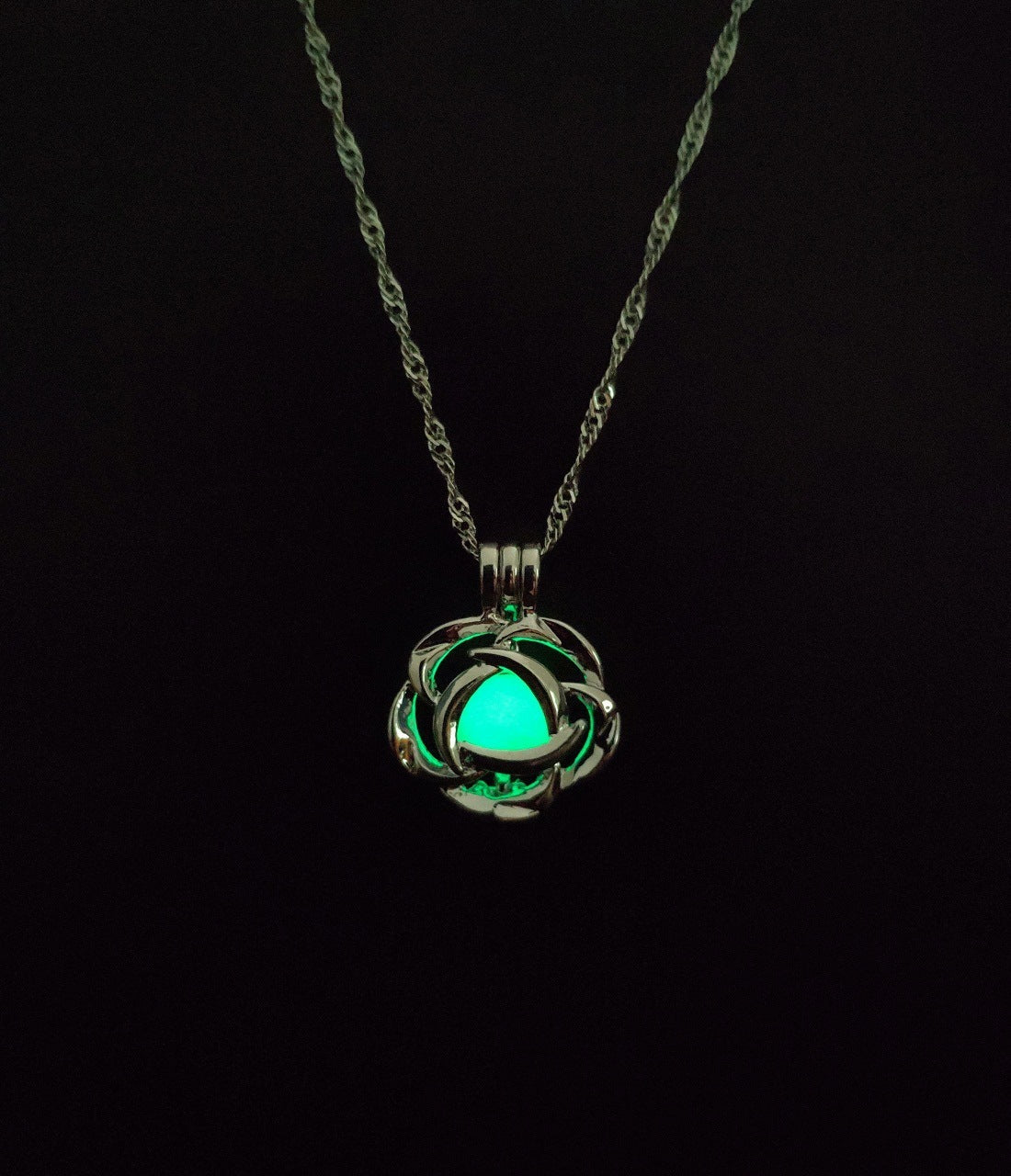 Luminous Rose Pendant - DATNEWDRIP