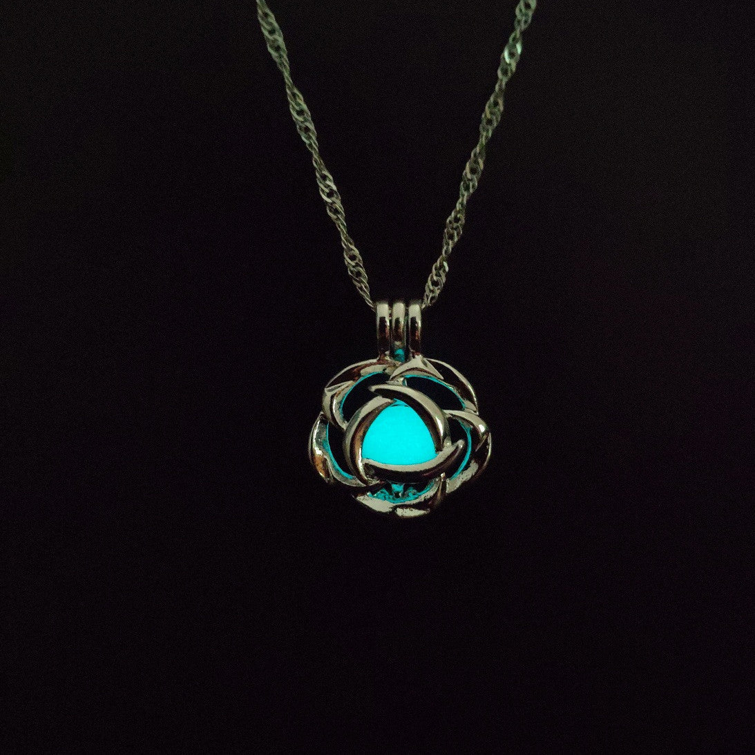 Luminous Rose Pendant - DATNEWDRIP