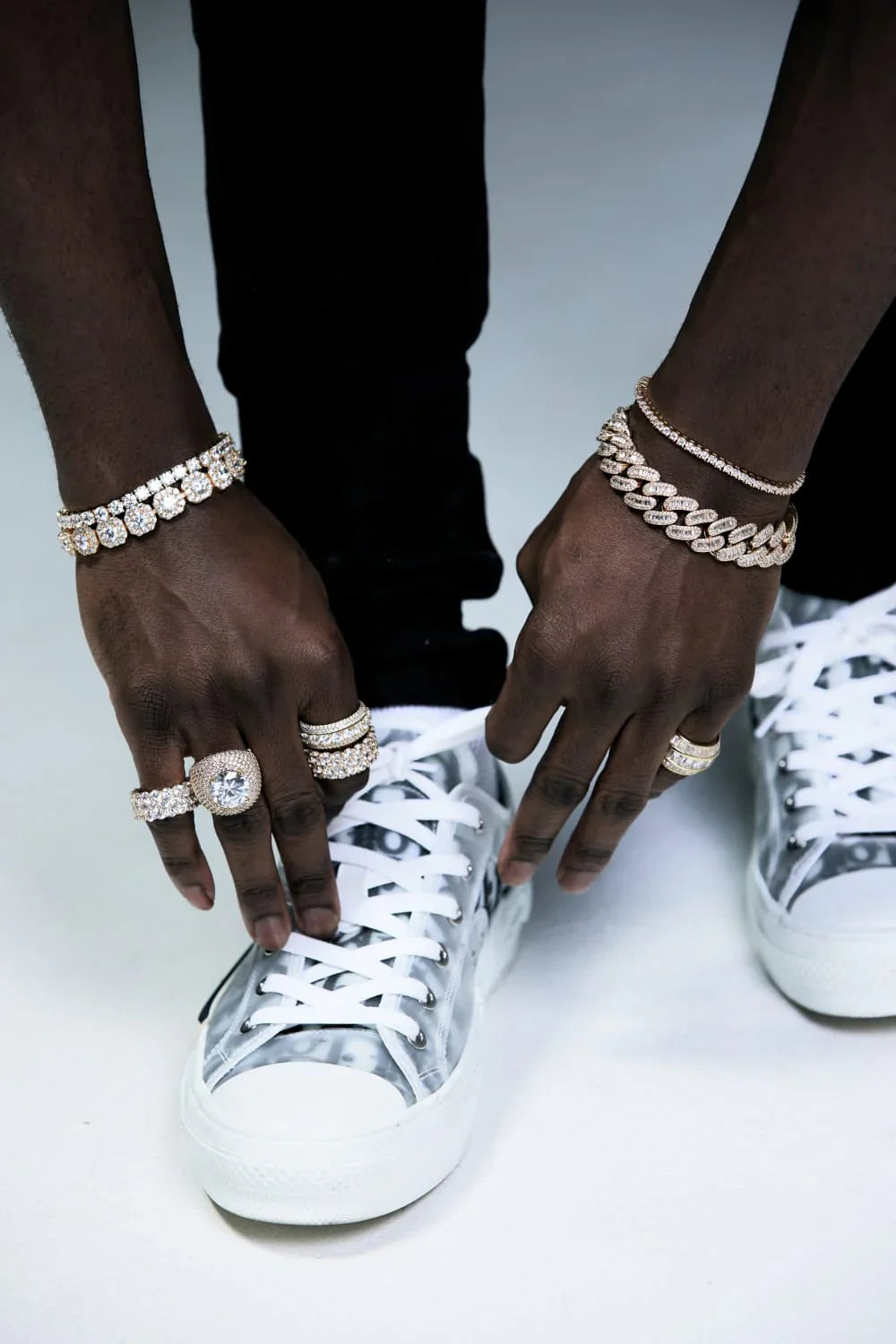 How to Match Jewelry with Outfit Colors: Style Tips Revealed