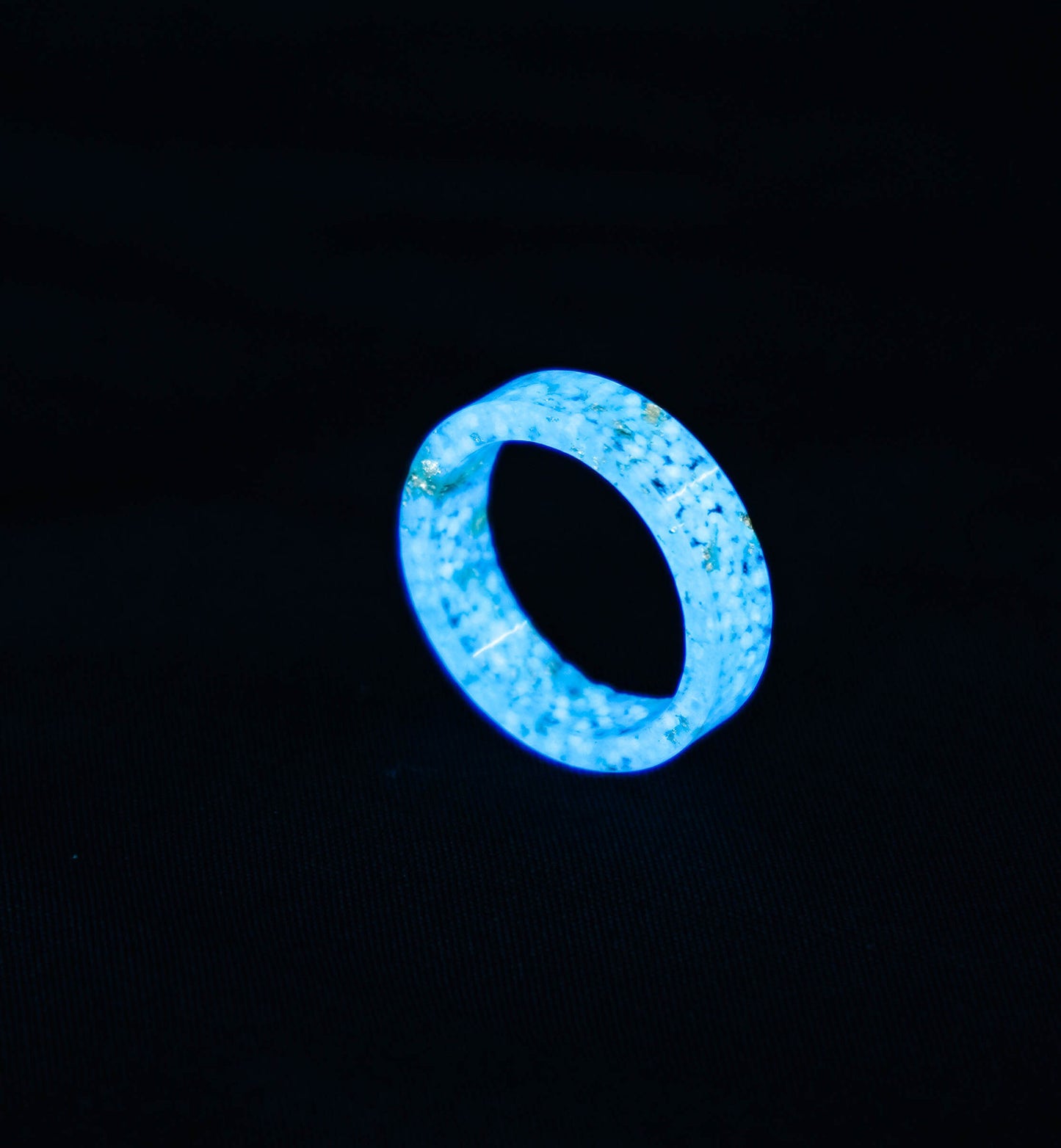 Luminous popcorn ring features