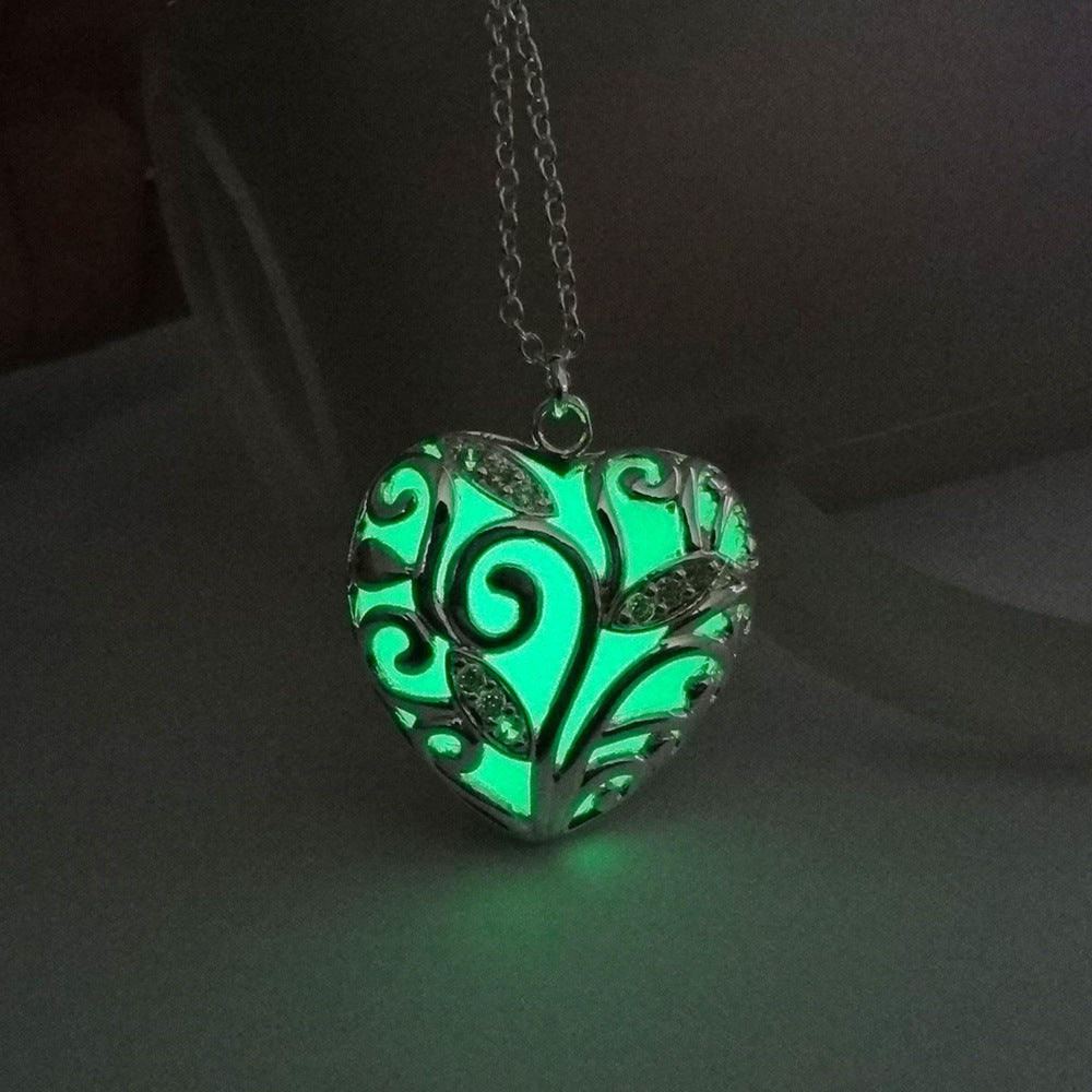 Hollow heart-shaped luminous necklace