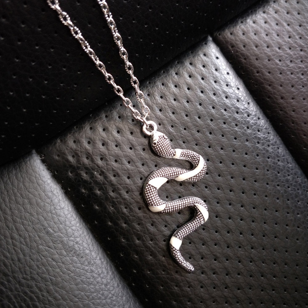 Retro Alloy Luminous Snake-Shaped Pendant Personality Clavicle Necklace