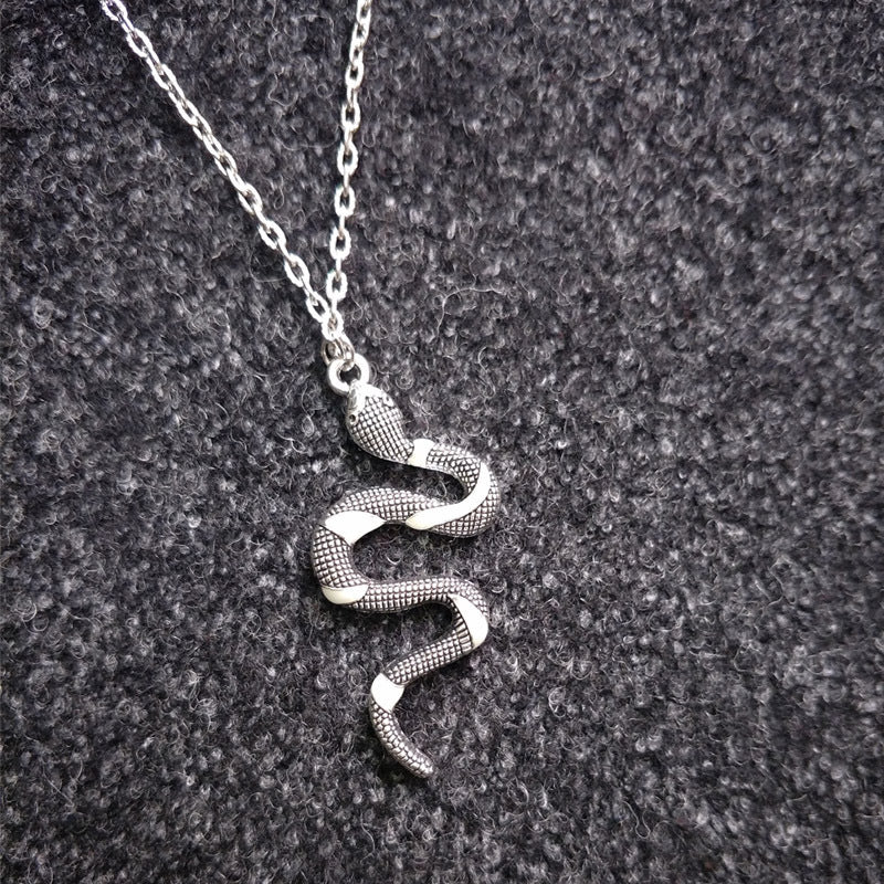 Retro Alloy Luminous Snake-Shaped Pendant Personality Clavicle Necklace