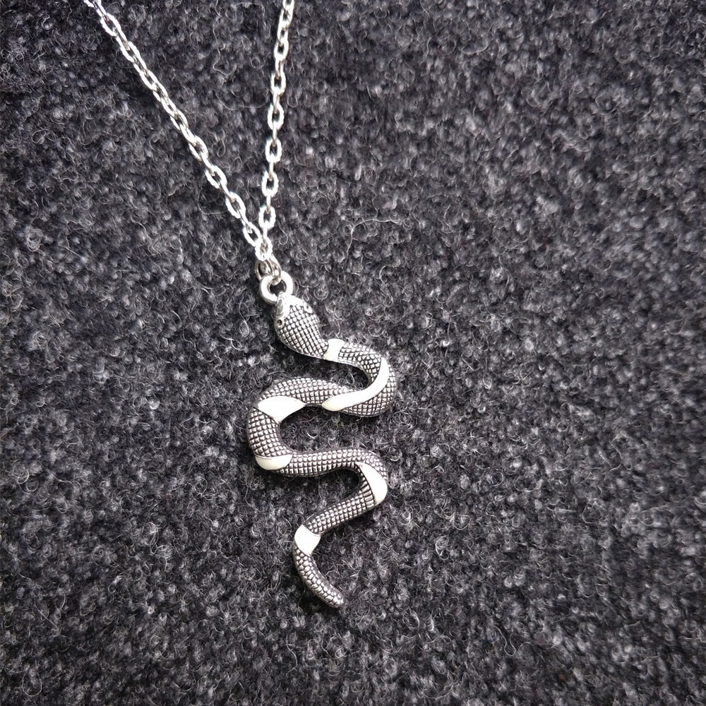 Retro Alloy Luminous Snake-Shaped Pendant Personality Clavicle Necklace