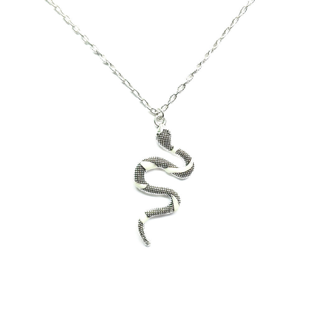 Retro Alloy Luminous Snake-Shaped Pendant Personality Clavicle Necklace