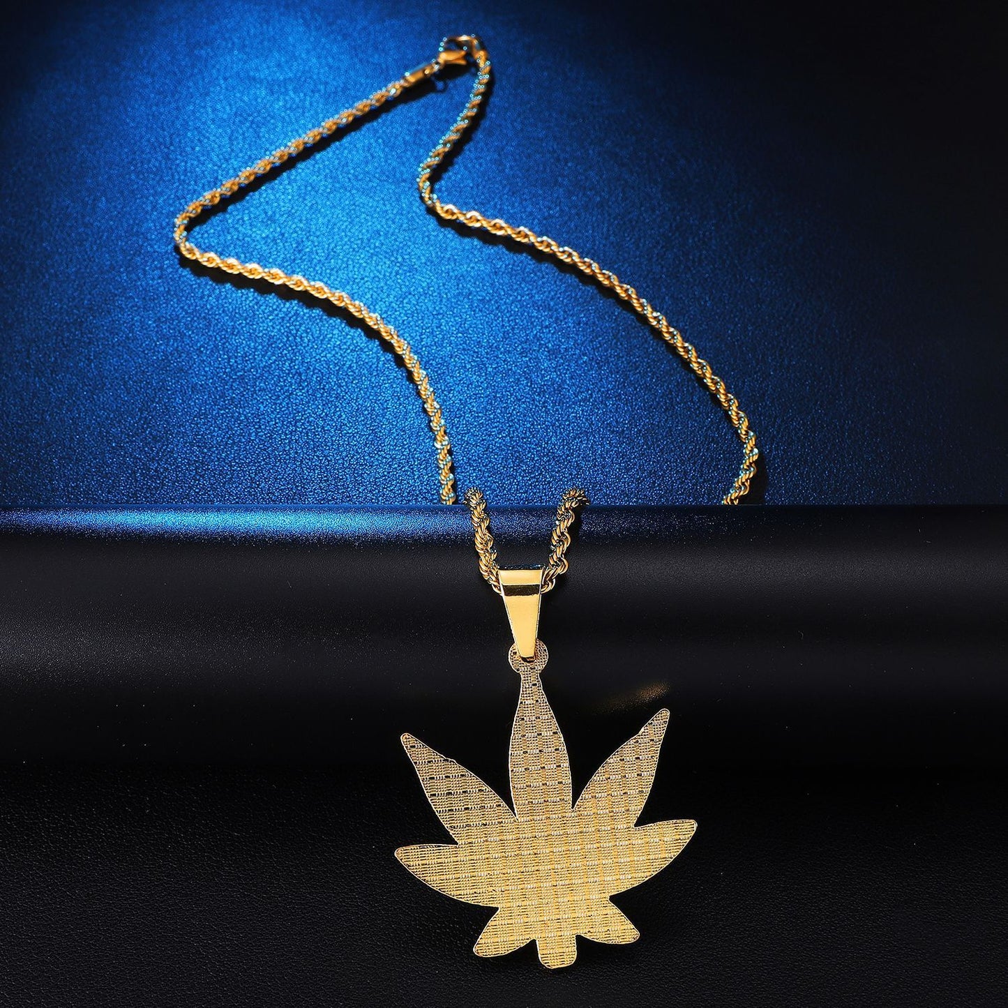 Explosive Punk European And American Hip-Hop Style Men'S Diamond Large Maple Leaf Pendant