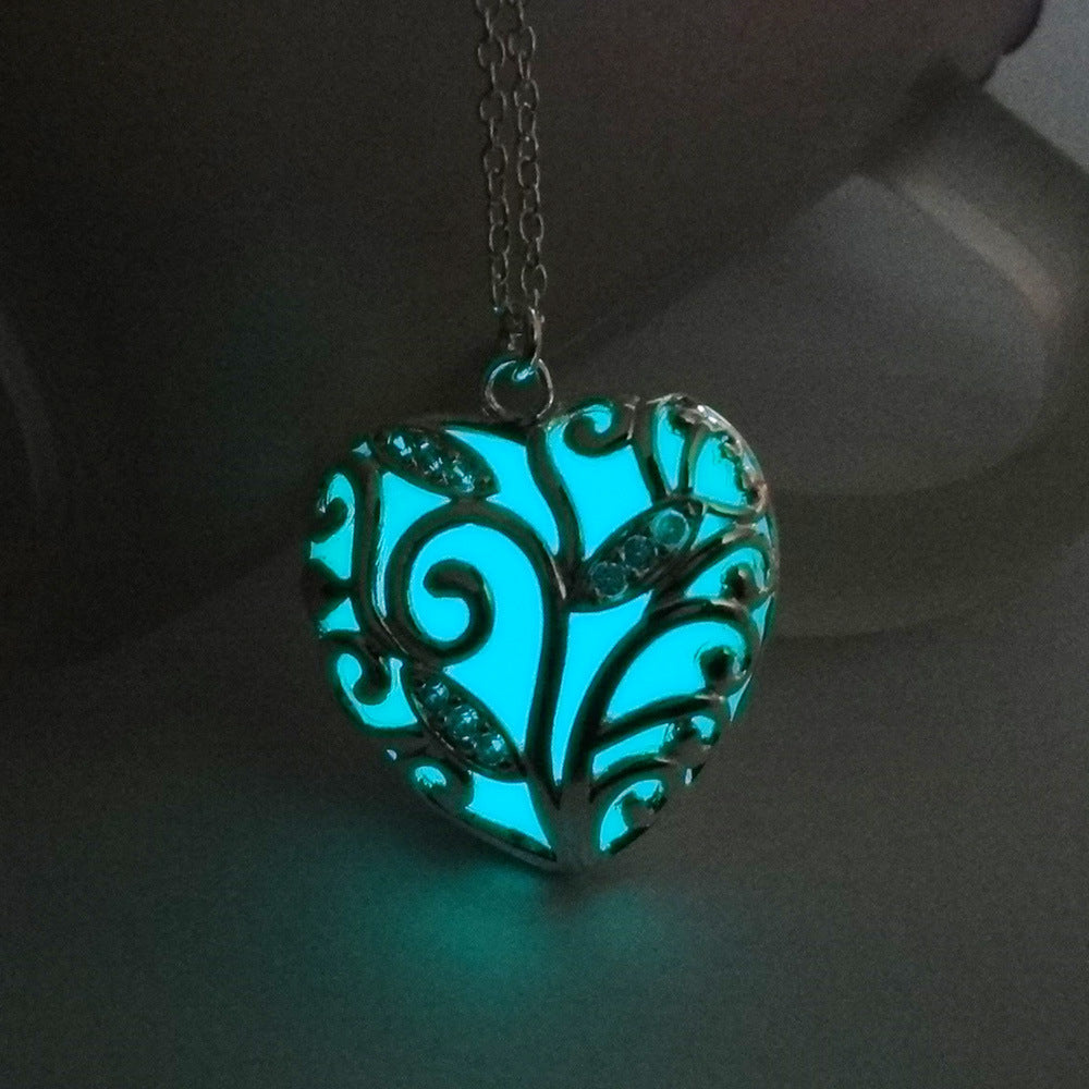 Hollow heart-shaped luminous necklace