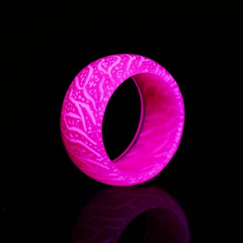 Wild cool luminous pattern ring