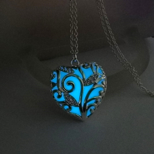 Hollow heart-shaped luminous necklace