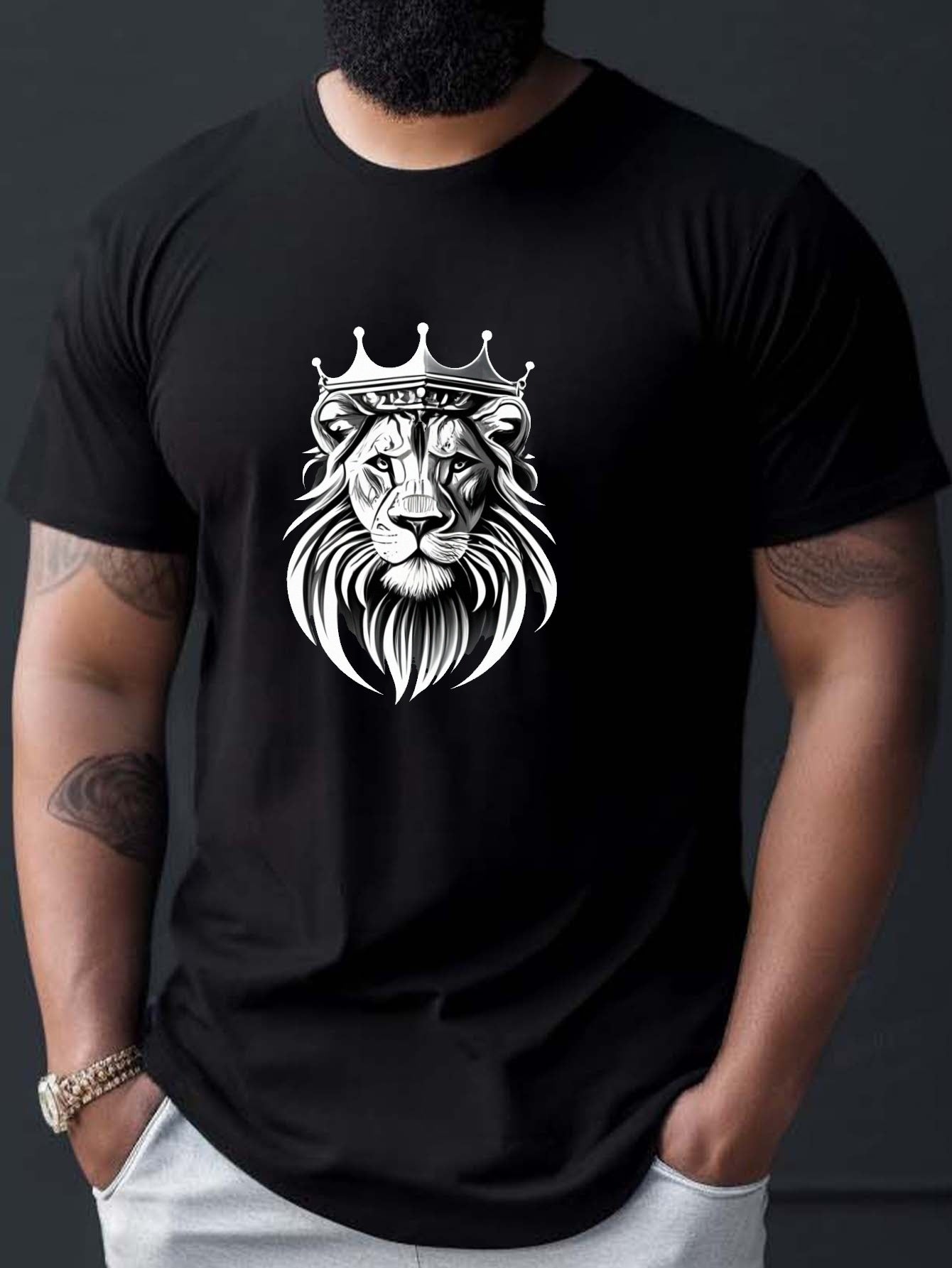 Lion Wearing Crown Print T-shirt, Men's T-shirt, Summer Casual Short Sleeved T-shirt