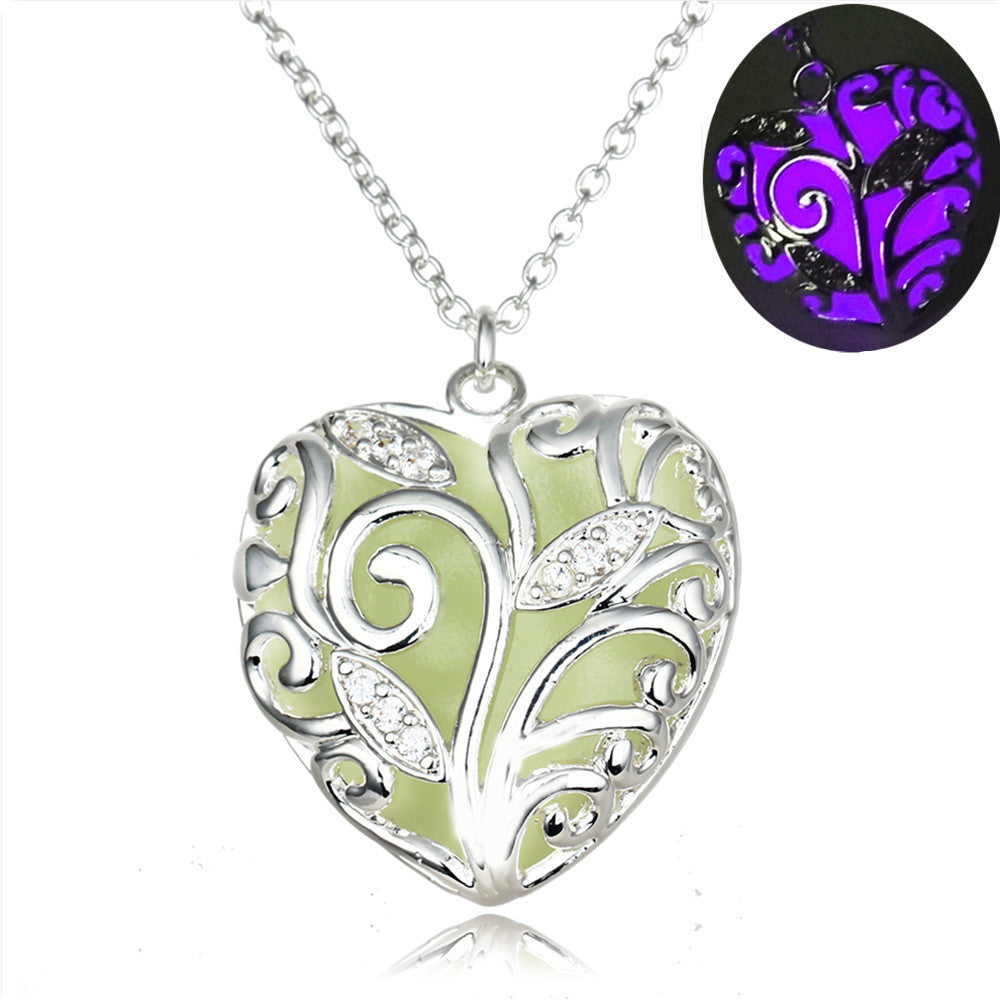 Hollow heart-shaped luminous necklace