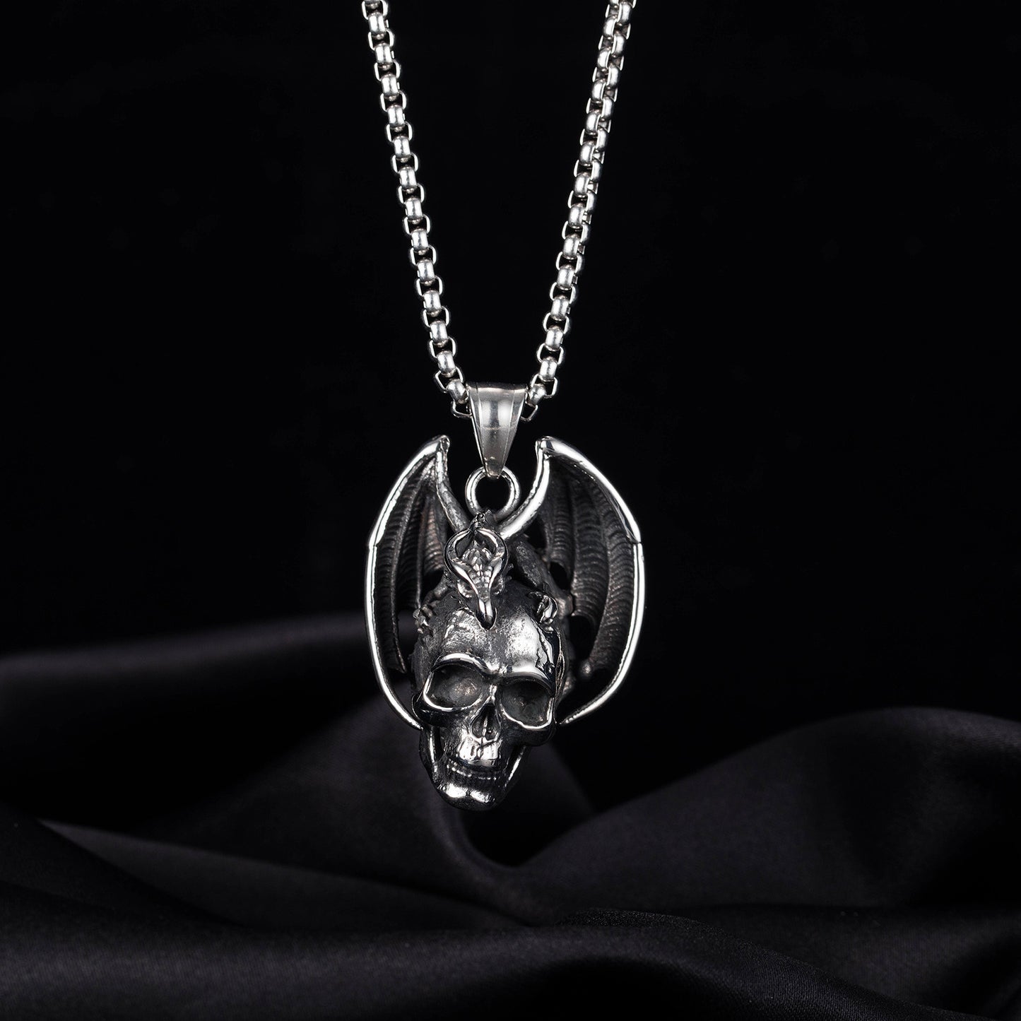 Retro Skull Wing Pendant Men's Hip Hop Nightclub Ghost Head Necklace Jewelry Accessories