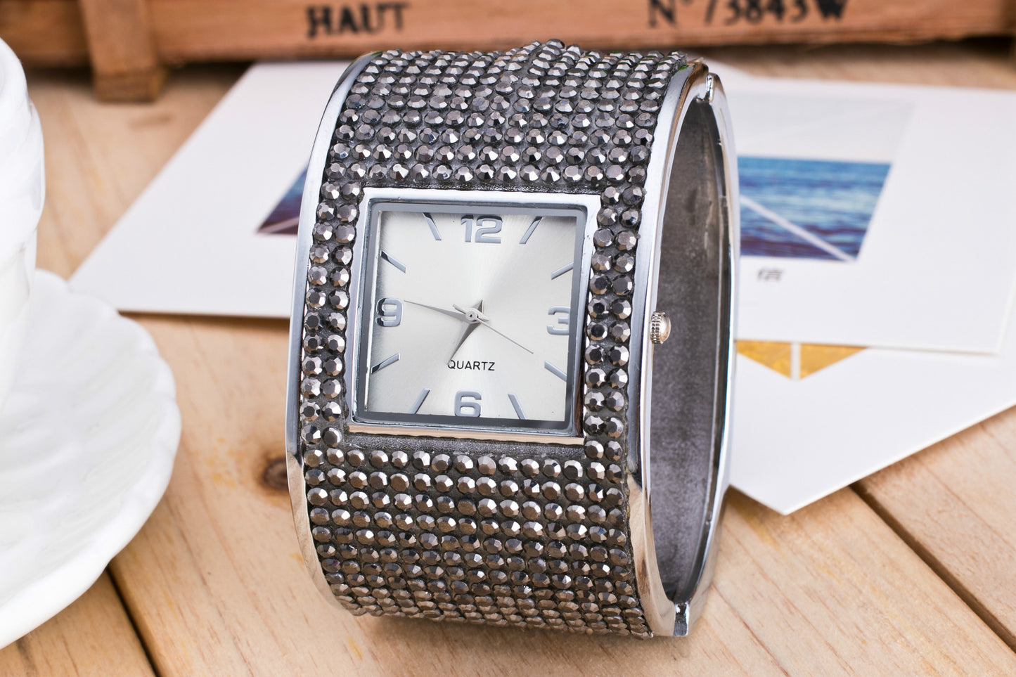 Diamond-studded Fashion Watch