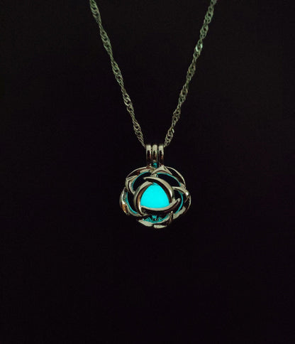 Luminous Rose Pendant - DATNEWDRIP